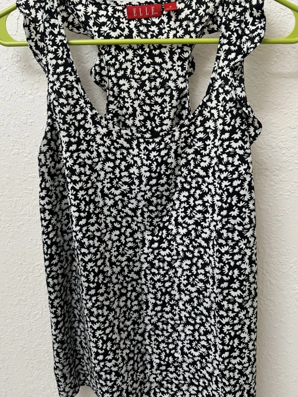 Elle Black & White Floral Scoop Tank